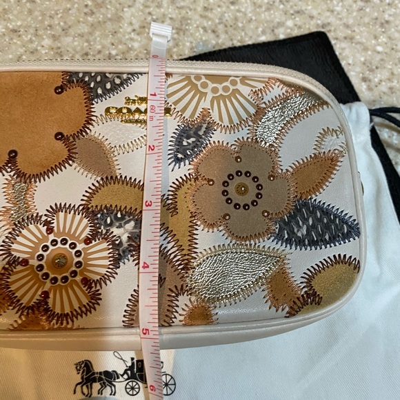 COACH
Crossbody with Patchwork Tea Rose - Picture 5 of 12